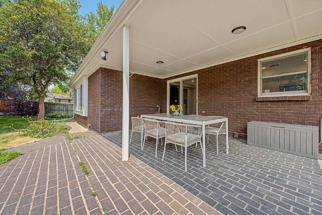 Building Photo - "Spacious 4-Bedroom Oasis with 4 Full Baths in Prime Englewood Location – 3306 Sq. Ft. of Comfort...