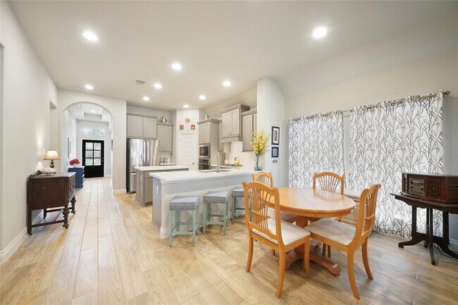 Building Photo - 14947 Scarlet Branch Dr