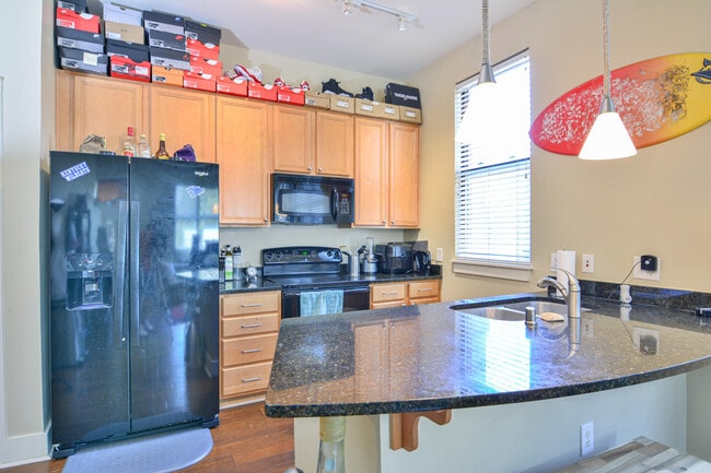 Building Photo - 650 S Mill St