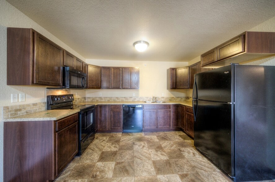 Building Photo - Auburn Hills