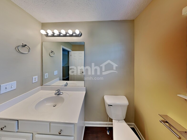 Building Photo - 106 Brant Ln