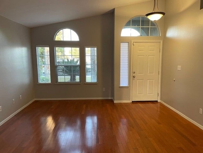 Building Photo - 3025 Starside Dr