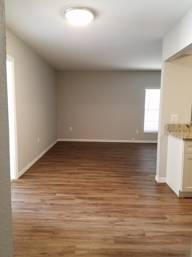 Building Photo - Fully Remodeled Condo.