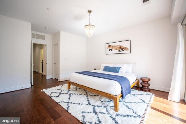 Building Photo - 2215 Richmond Hwy