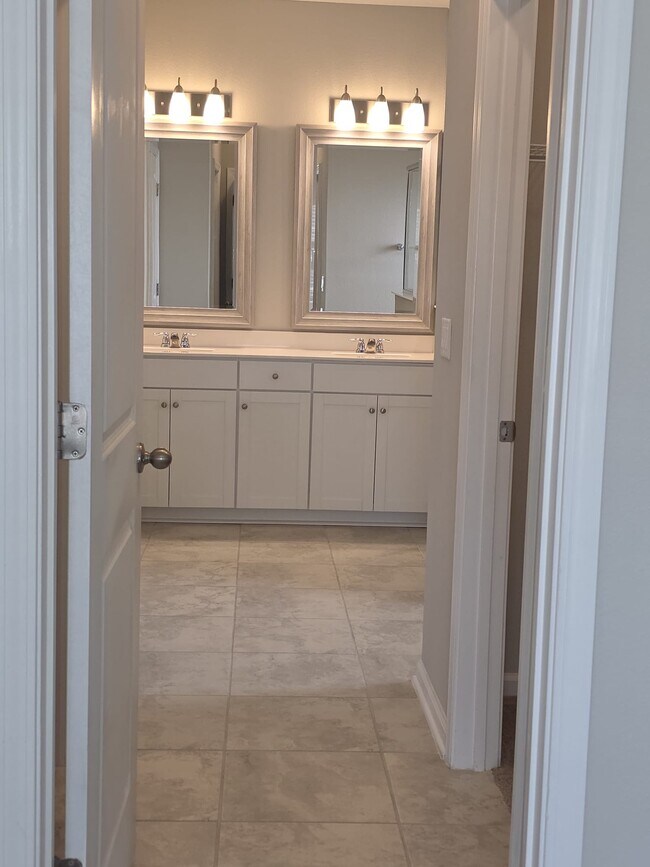 Building Photo - 312 Clarys Run