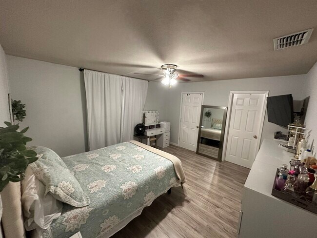 Building Photo - 1902 Denmark Ln