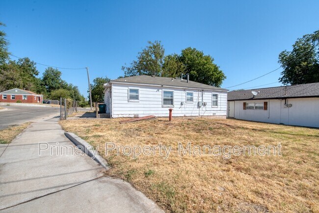 Building Photo - 2480 NW 39th Terrace