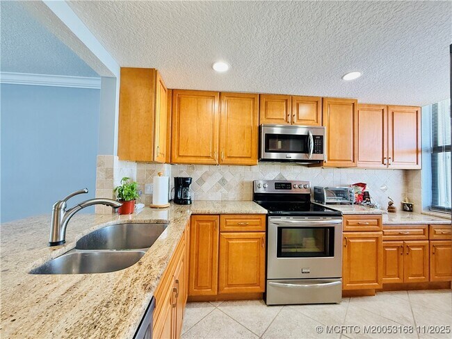 Building Photo - 10680 S Ocean Dr