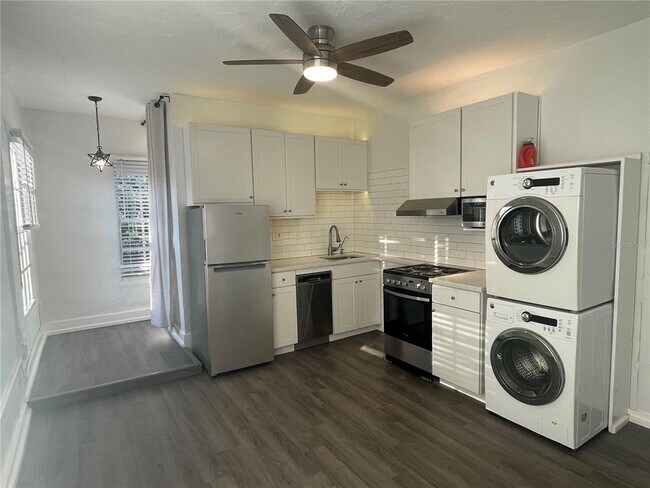 Building Photo - 2305 W Texas Ave