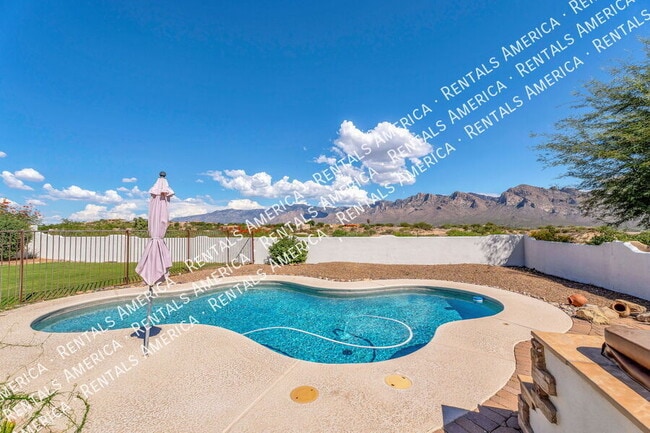 Building Photo - 10698 N Thunder Hill Pl