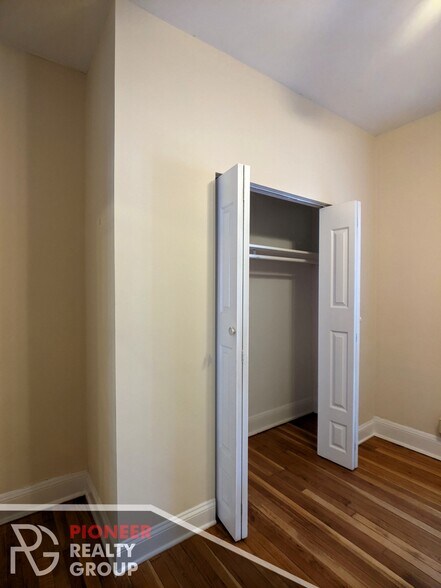 Building Photo - 4433 N Wolcott Ave