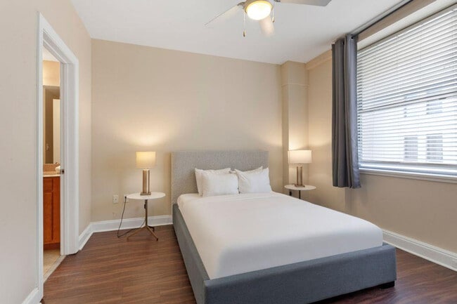 Building Photo - 925 Common St