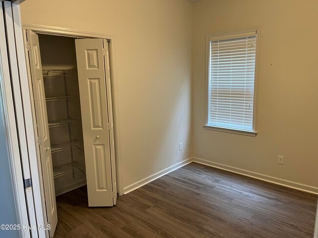 Building Photo - 5118 Elton Dr SE