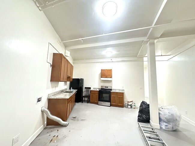 Building Photo - Chapman