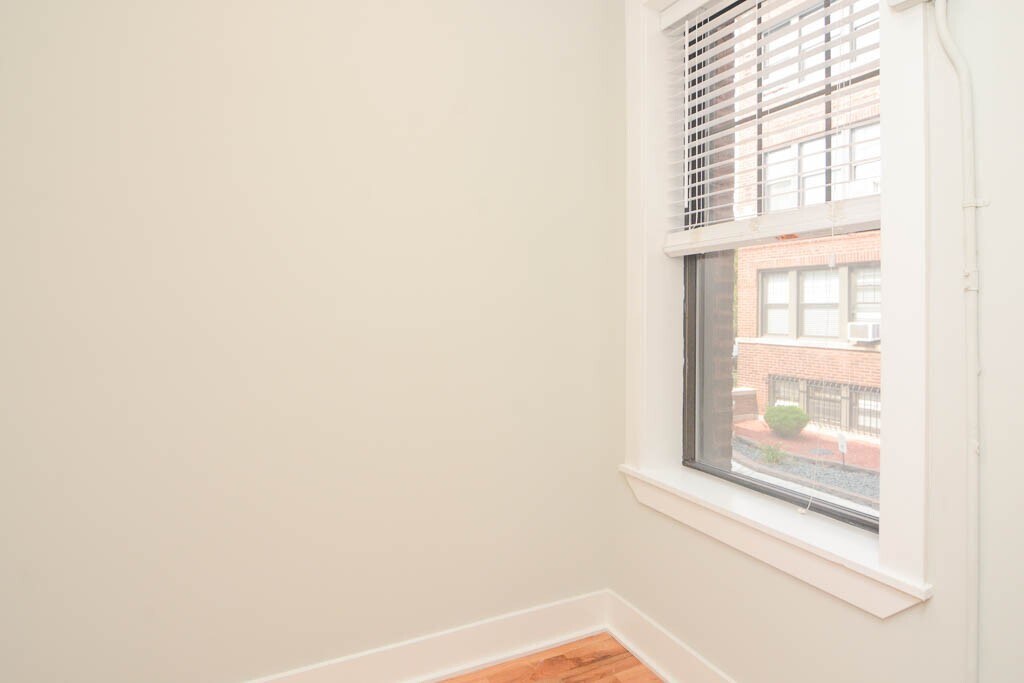 Building Photo - 4337 N Wolcott Ave