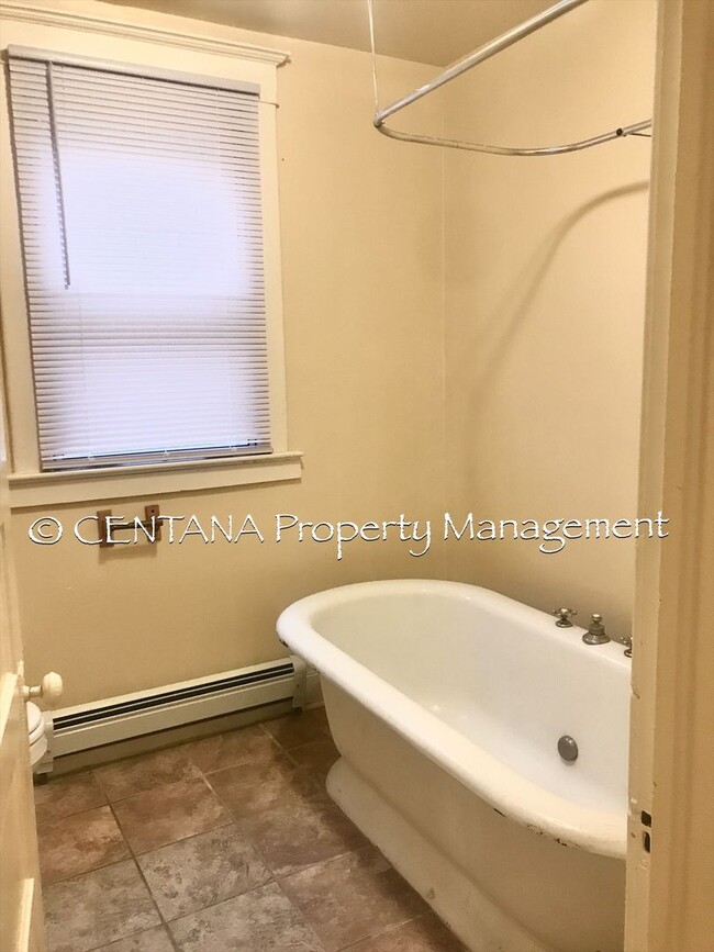 Building Photo - 728 W Granite St