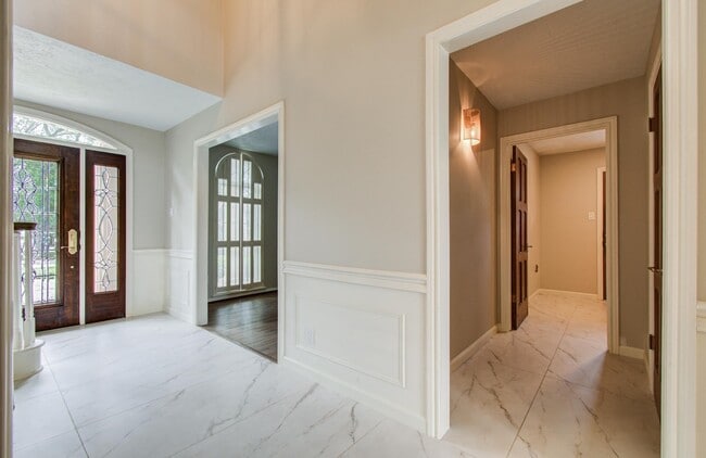 Building Photo - 11022 Riverview Dr