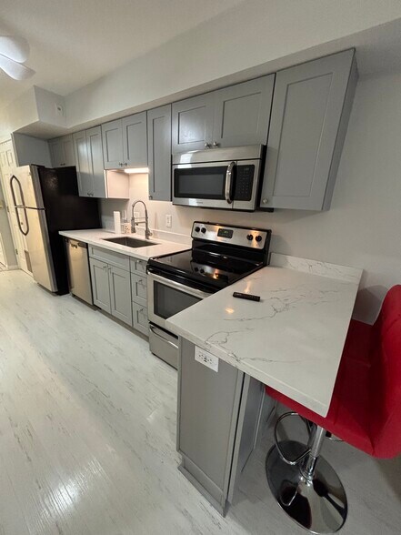 Building Photo - 2730 Brownsboro Rd