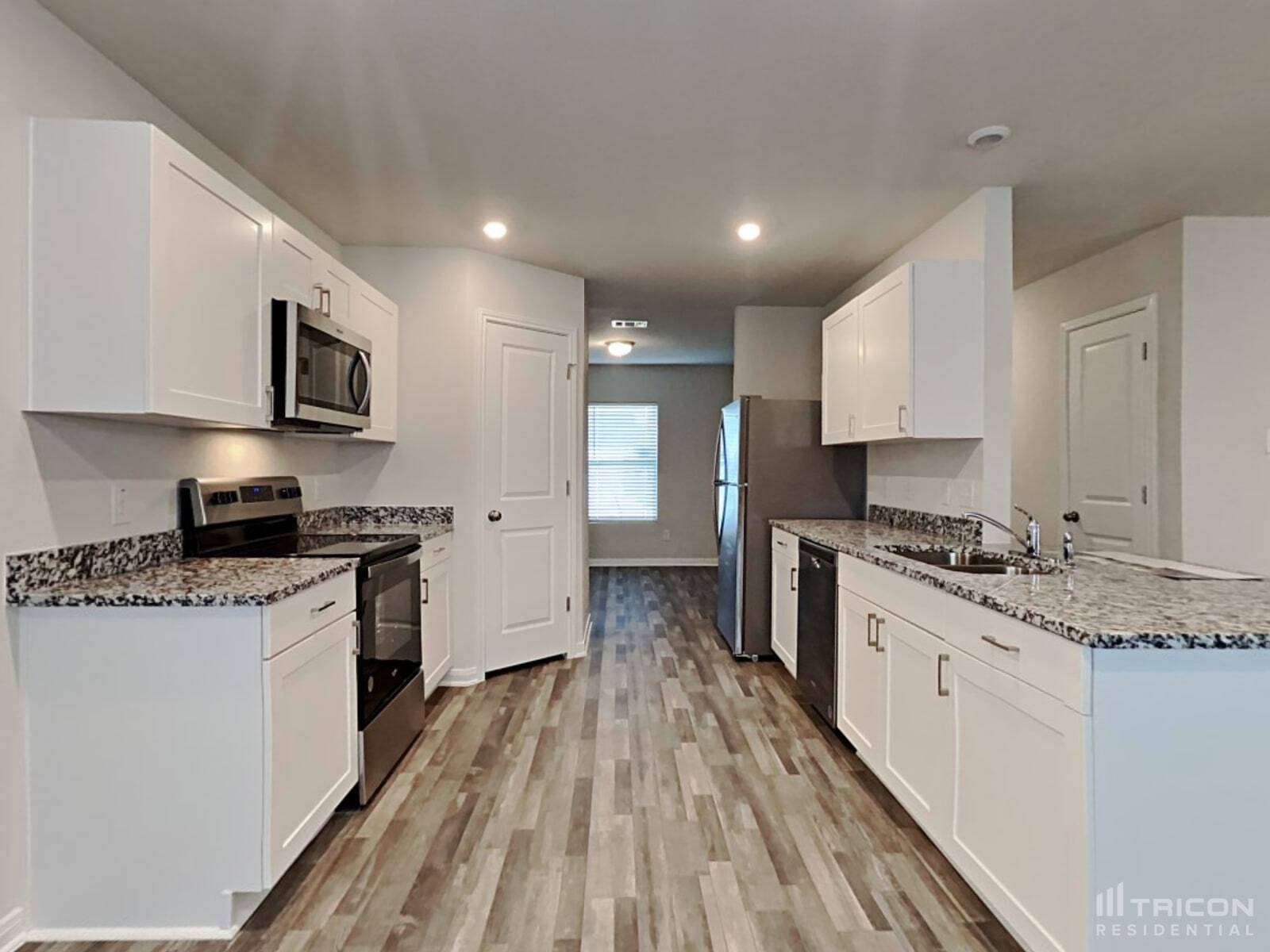 Building Photo - 10122 Cerritos dr
