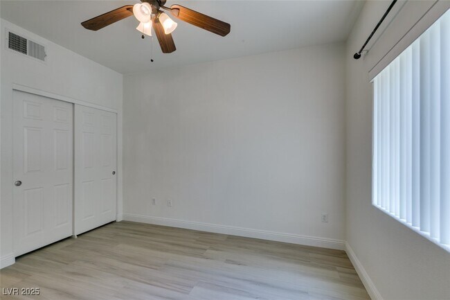 Building Photo - 2291 W Horizon Ridge Pkwy