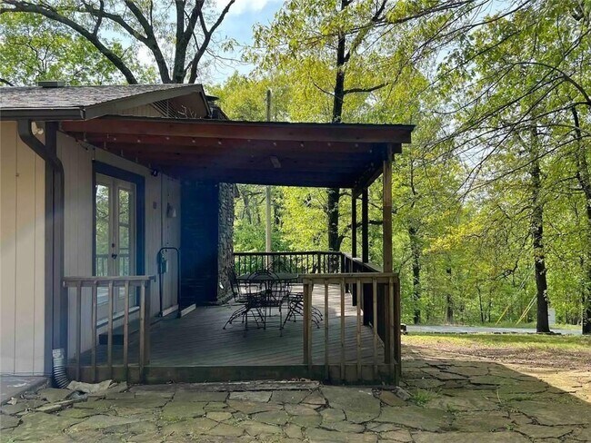 Building Photo - 14 London Dr