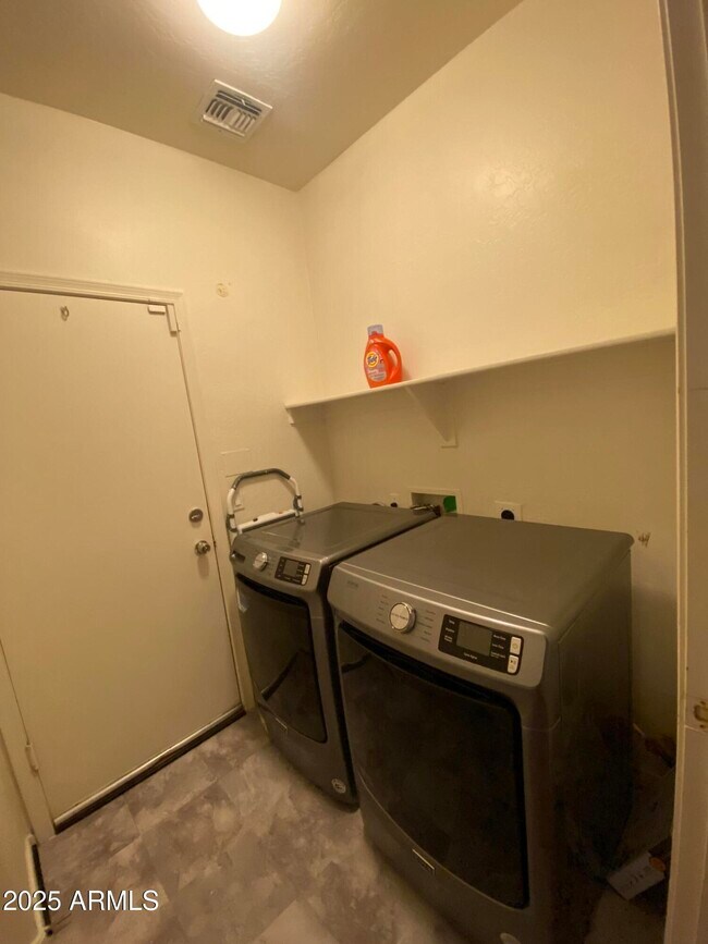 Building Photo - 3376 N 130th Ave