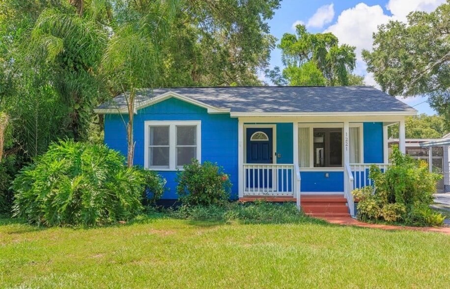 Building Photo - 1221 E Flora St