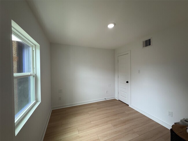 Building Photo - 3617 Rosalie St