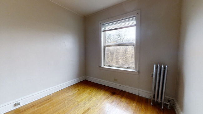 Building Photo - 822 Reba-3N