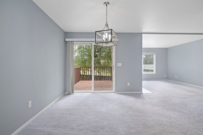 Building Photo - 3 Bedroom and 2.5 Bath Townhouse