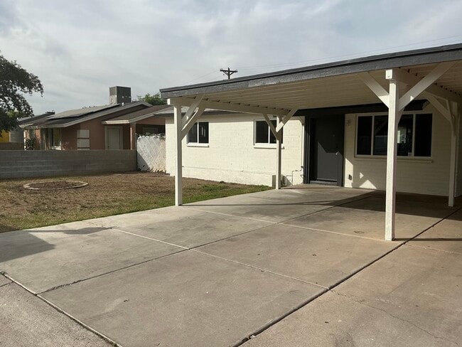 Building Photo - 4602 W Whitton Ave