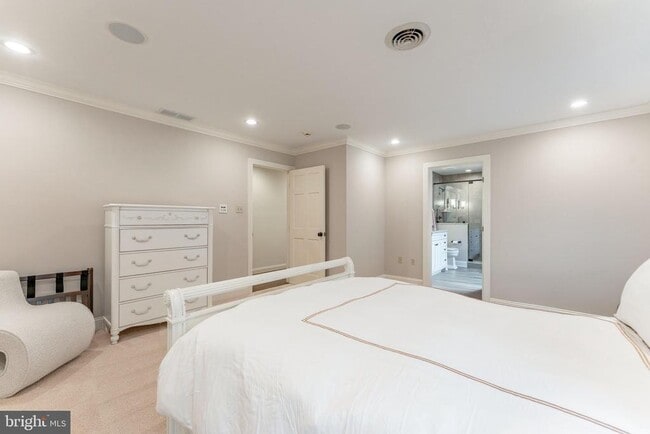 Building Photo - 201 Alisons Way