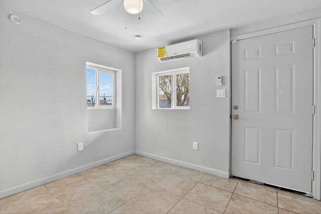 Building Photo - 1410 S 24th Ave