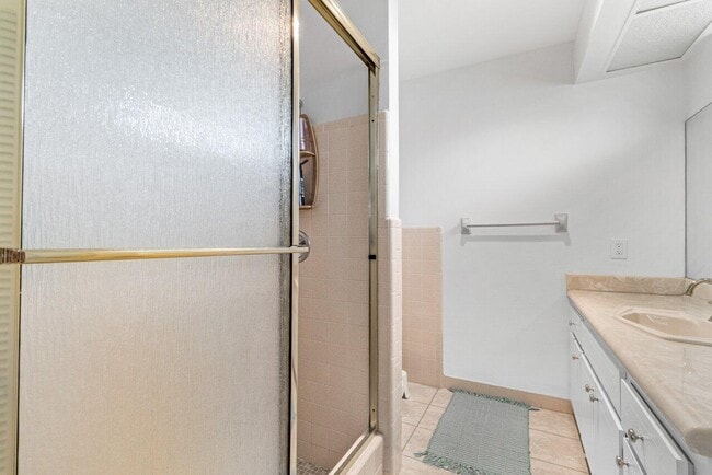 Building Photo - 1350 SW 13th Pl