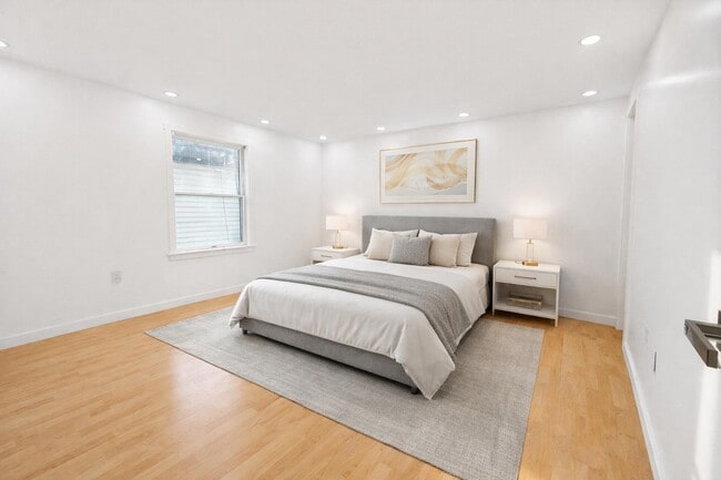 Building Photo - 87 Merseles St