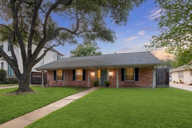 Building Photo - 10826 Lasso Ln