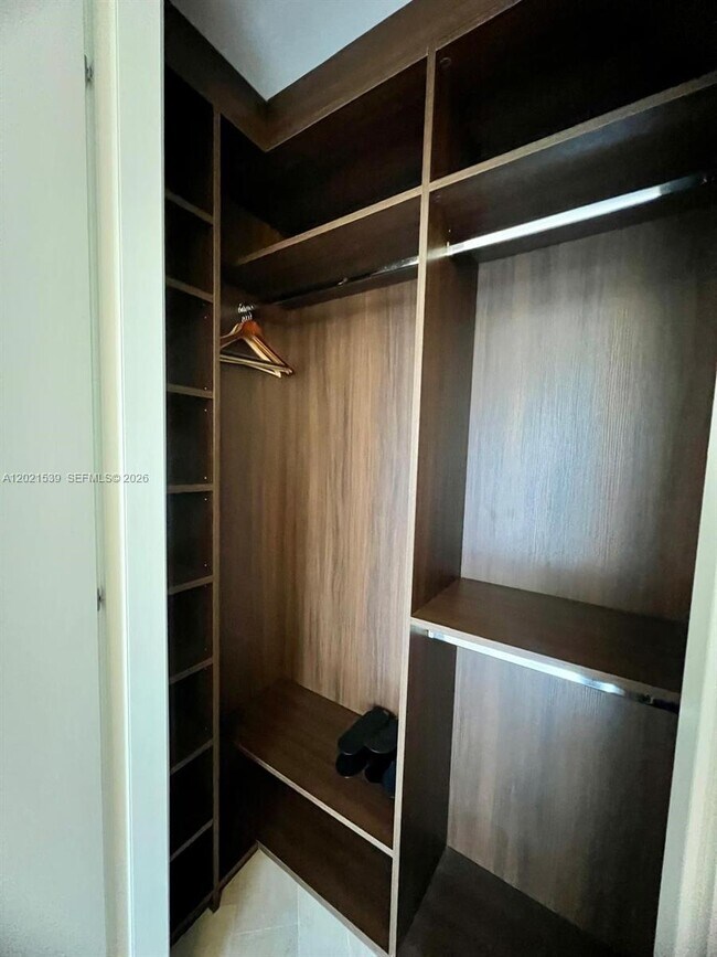 Building Photo - 1300 Brickell Bay Dr