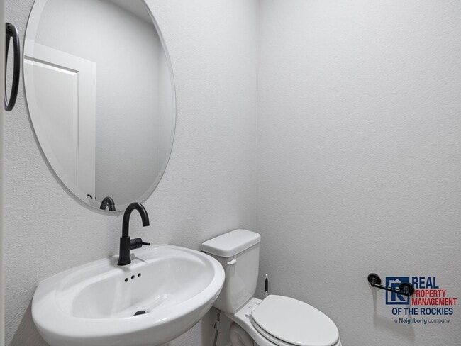 Building Photo - Stunning 3 Bed 2.5 Bath Townhome in Timnath, CO!