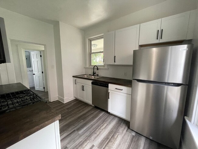 Building Photo - Available April 2026 - 2 Bedroom Home in Dormont w/ Central AC and Off-Street Parking Pad!