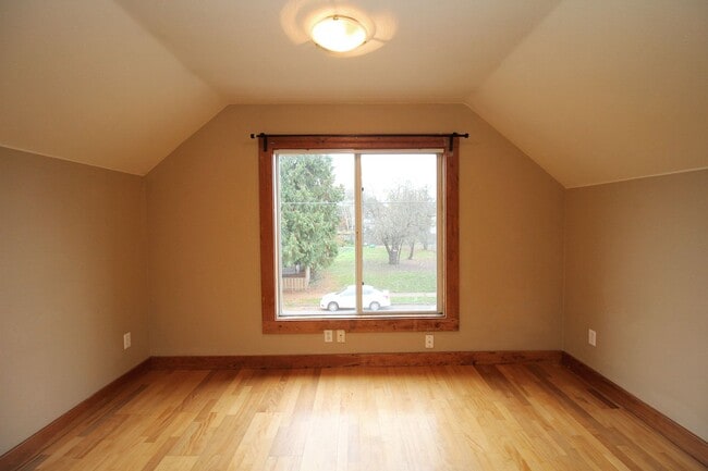 Building Photo - 3824 N Kerby Ave