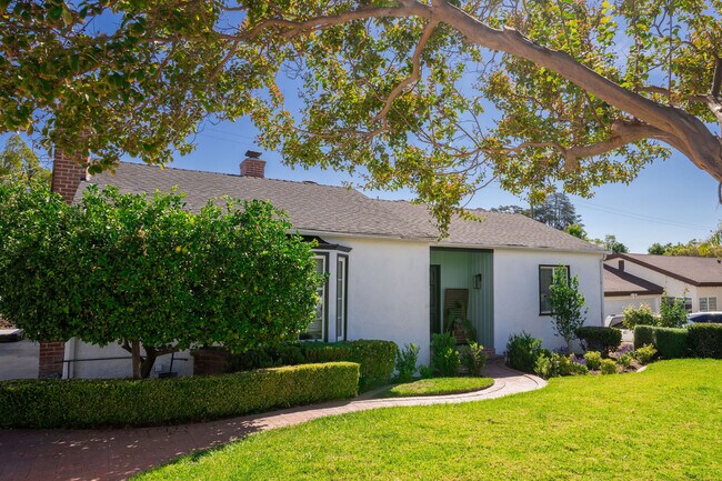 Building Photo - 640 E Valencia Ave