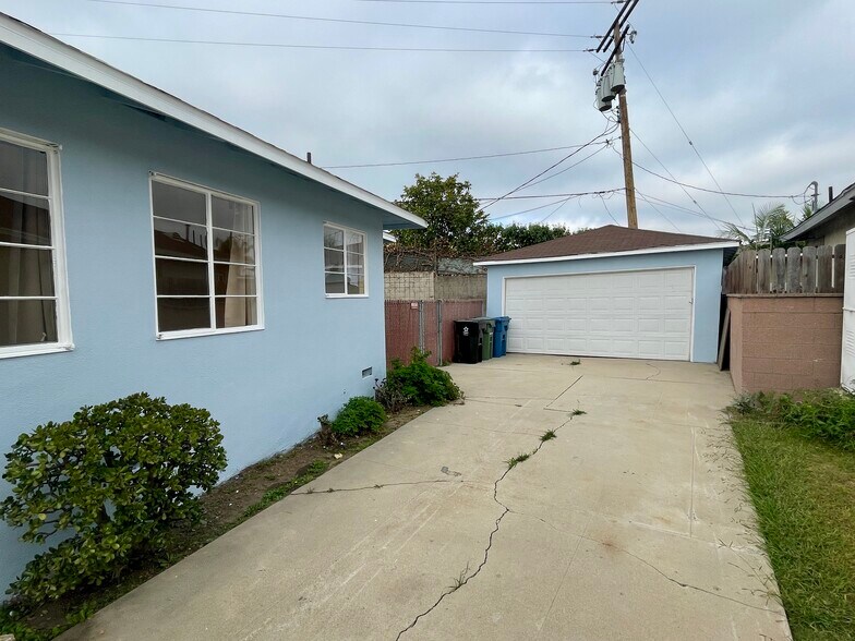 Building Photo - 12505 Manor Dr