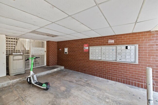Building Photo - 3115 Helms St