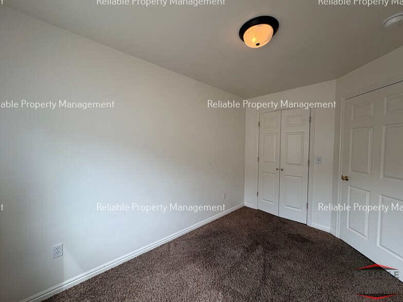 Building Photo - 3124 E Chasewood Dr