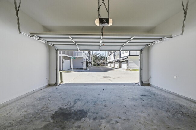 Building Photo - 206 Clark Rd