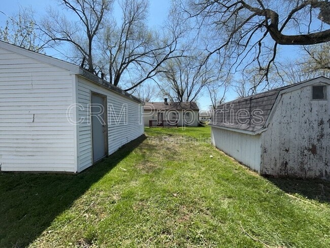 Building Photo - 1020 E Fischer St