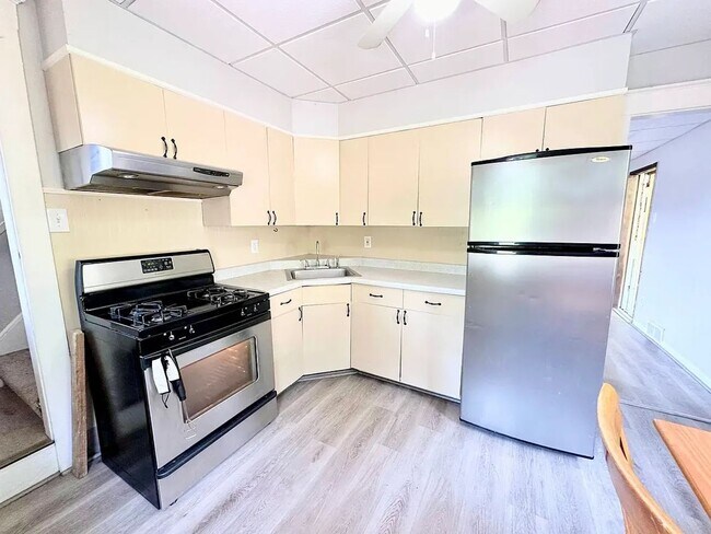Building Photo - Cute 2 Bedroom, 1 Bath Home Pitcairn, PA | Section 8 Accepted