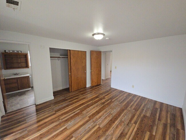 Building Photo - 3BD/2BA McKinleyville home features ample ...