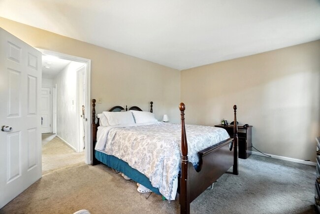 Building Photo - 1308 Summerset Ct