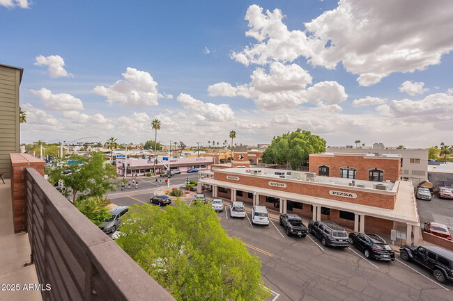 Building Photo - 4020 N Scottsdale Rd